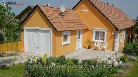 Paradies mit beschichtetem Fassadenstuck und Bossensteinen Styropor Paradies mit beschichtetem Fassadenstuck und Bossensteinen Styropor