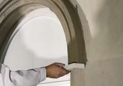 Das Negativprofil am Ende der Leiste ansetzen Das Negativprofil am Ende der Leiste ansetzen