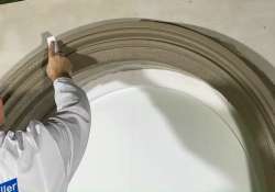 Das Negativprofil gleichmäßig über den Rundbogen ziehen. Das Negativprofil gleichmäßig über den Rundbogen ziehen.