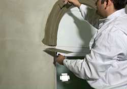 Bei Bedarf nach dem Trocknen weitere Flexkleberschicht auftragen. Bei Bedarf nach dem Trocknen weitere Flexkleberschicht auftragen.