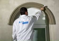 Die neue Flexkleberschicht wieder mit dem Negativprofil glätten. Die neue Flexkleberschicht wieder mit dem Negativprofil glätten.