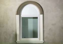 Fensterstuck mit flexibler Zierleiste und passendem Fassadenprofil ohne Anstrich Fensterstuck mit flexibler Zierleiste und passendem Fassadenprofil ohne Anstrich