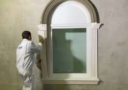 Die Fensterumrandung mit der zweiten Zierleiste vervollständigen. Die Fensterumrandung mit der zweiten Zierleiste vervollständigen.