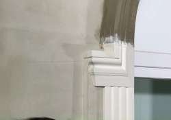 Die Beschichtungsmasse in den Stoßfugen trocknen lassen. Die Beschichtungsmasse in den Stoßfugen trocknen lassen.