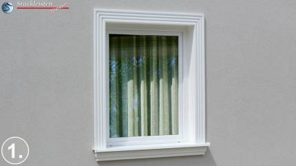 Stuck Fensterumrandung mit dem Fassadenprofil Freetown 100 und dem Fensterbankprofil Nürnberg 124
