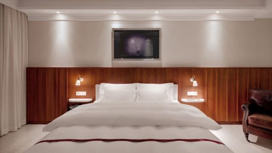 Styroporleisten für den Einbau von LED Spots im Schlafzimmer