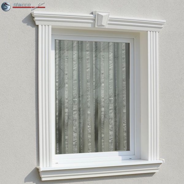 Fensterstuck mit den Fassadenprofilen Freetown 100 und Ankara 108