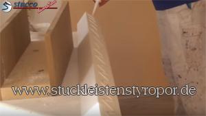 Styroporkleber auf die Zierleisten auftragen Styroporkleber auf die Zierleisten auftragen