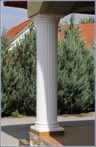 Beschichtete Säule aus Styropor weiß gestrichen Beschichtete Säule aus Styropor weiß gestrichen