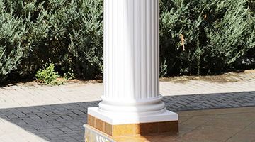 Stucksaeule aus Styropor Styroporsaeule beim Eingang