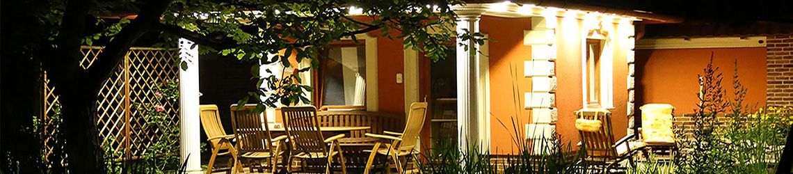 Styropor Aussenstuck geometrisch verzierte Hausfassade