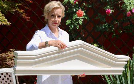 Dreieckbekrönung für Fenstergiebel Dreieckbekrönung für Fenstergiebel