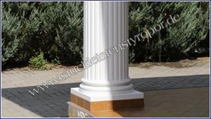 Beschichteter Säulenfuß an kannelierter Säule Beschichteter Säulenfuß an kannelierter Säule