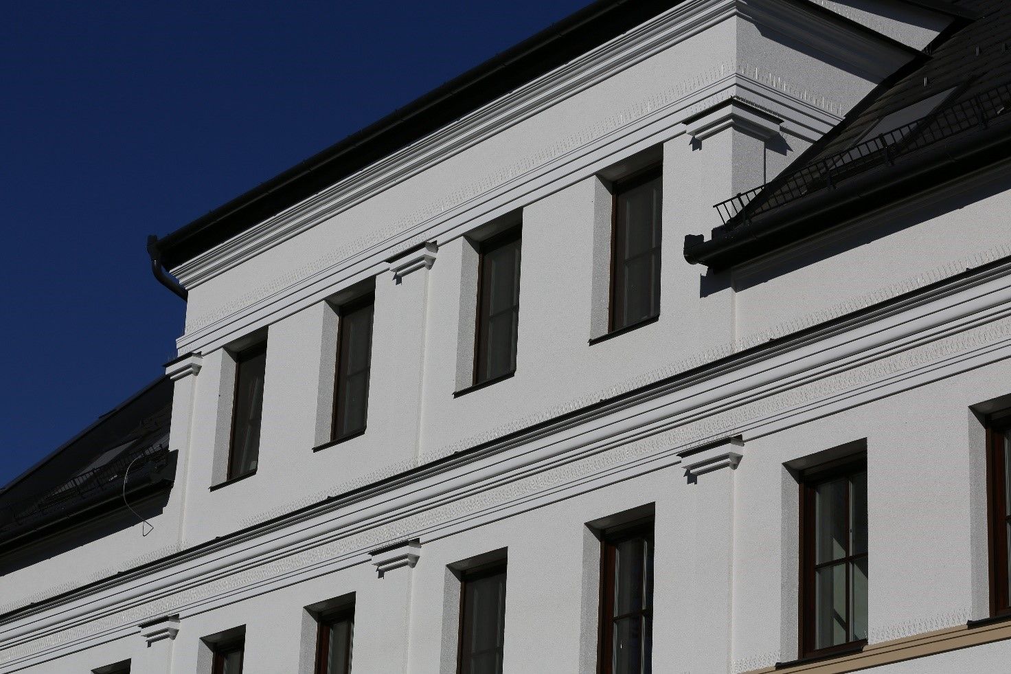 Fassadenstuck für außen – So wird Ihre Fassade stilvoll und dauerhaft schön