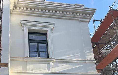 Fassadenrenovierung mit Styropor Gesimsprofilen