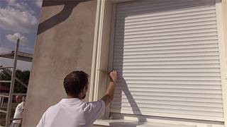 Richtigen Sitz der Laibungsprofile kontrollieren