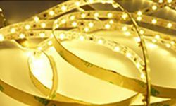 Einfarbiger LED Streifen für warmweiße Beleuchtung