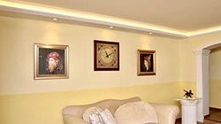 Wohnzimmerbeleuchtung mit Styropor Stuckleisten und LED Beleuchtung