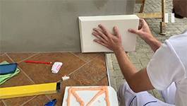 Bossenplatte an Hauswand ausrichten