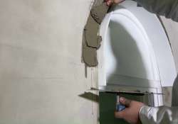 Gesamte Klebefläche am Rundbogen mit Flexkleber versehen