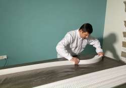 Vor dem Einbau die Zierleiste abschnittsweise biegen