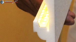 LED Reflektorleiste in Styroporleiste eingebaut