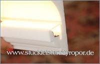 Styroporleiste mit indirekter Beleuchtung und Plexi-Streifen