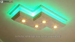 Stucklampe für LED Deckenbeleuchtung mit grün leuchtenden RGB LED Strips