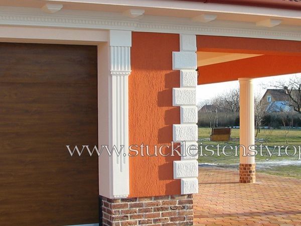Fassadengestaltung bei Garage mit Carport
