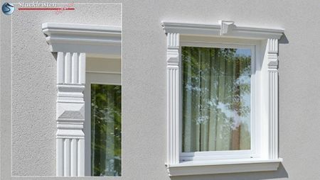 Fertige Fensterumrandung mit Stuckprofil und Endstücken Fertige Fensterumrandung mit Stuckprofil und Endstücken