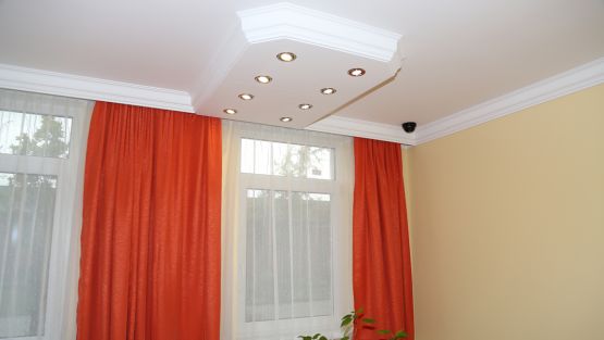 Deckenbeleuchtung mit LED Spots im Schlafzimmer