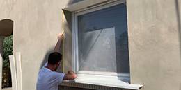 Abstand zwischen Fenstersturz und Fensterbank abmessen Abstand zwischen Fenstersturz und Fensterbank abmessen