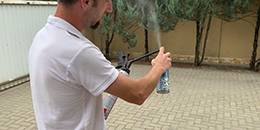 Reinigung der Spritzdüse Reinigung der Spritzdüse