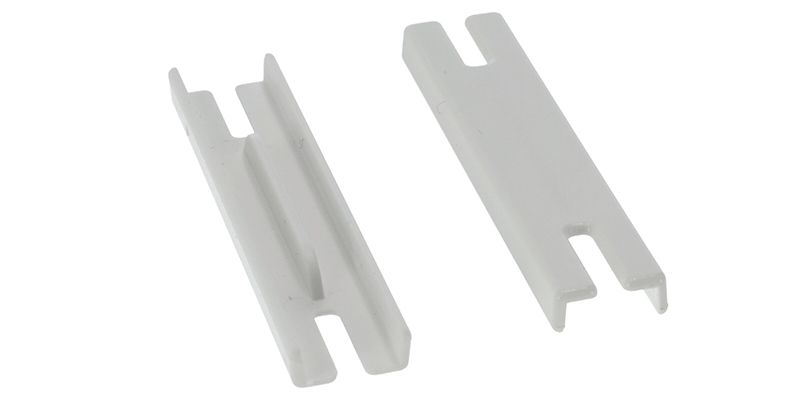 Verbindungsstücke für weiße Gardinenschienen aus Kunststoff