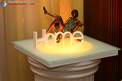 Wohnidee mit Stucksäulen und LED Beleuchtung